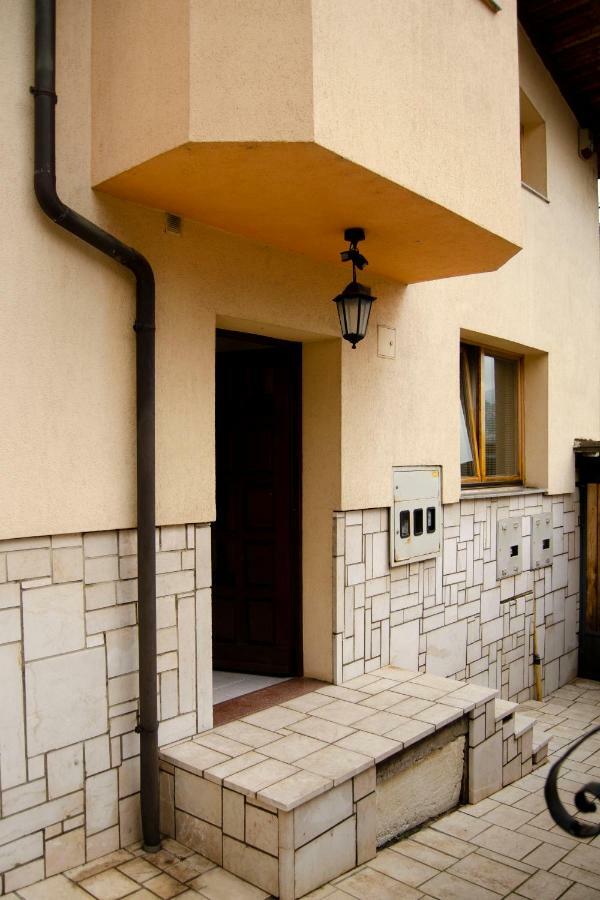 Apartmani Aa ซาราเยโว ภายนอก รูปภาพ